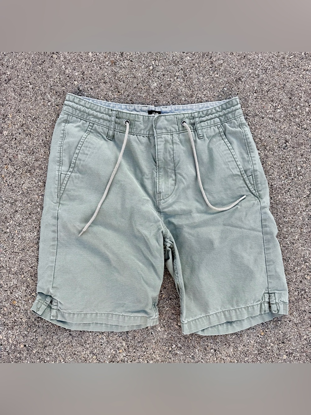 H&M Men’s Olive Drawstring Cargo-Style Shorts